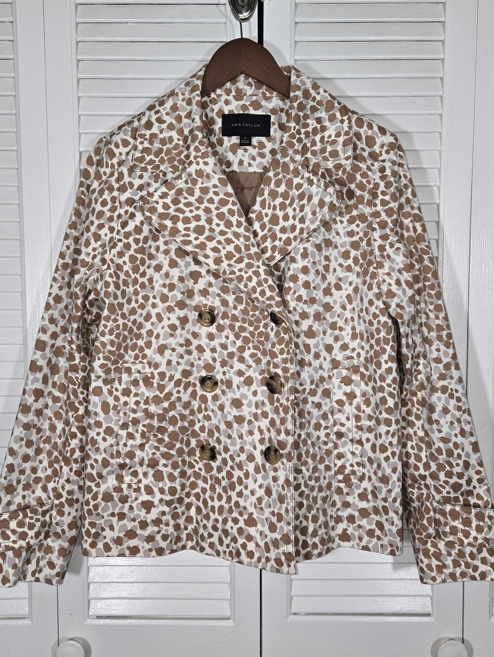 Ann Taylor Leopard Double Breasted Cropped Wide Lapel Button Front Blazer Sz M